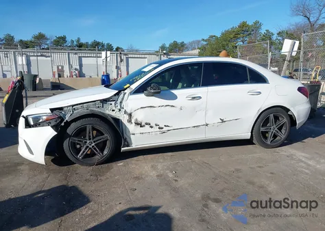 2020 Mercedes-Benz A 220 z USA, uszkodzony, nr VIN W1K3G4EB7LJ227345